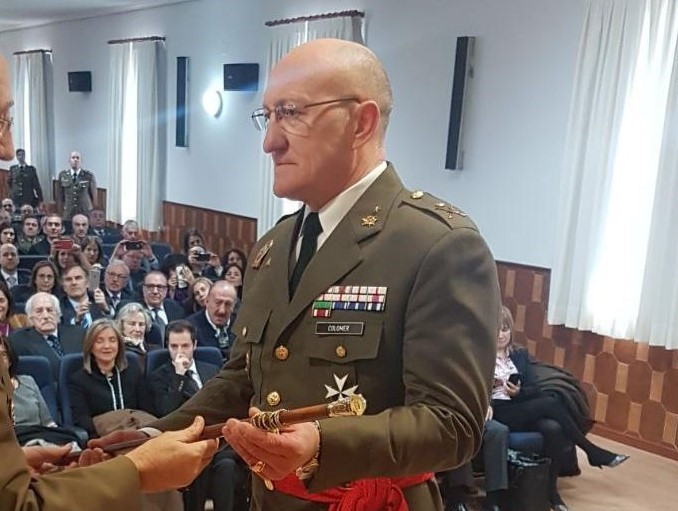 El general Colomer en la entrega del bastón de mando de la Brigada Guadarrama. Foto: