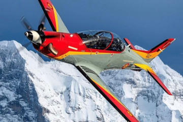 Versión española del avión entrenador PC-21 en uno de los vuelos de prueba. Foto Ejército del Aire