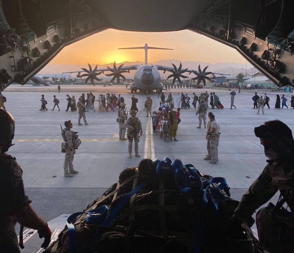 Aviones A400M españoles en el aeropuerto de Kabul. Foto: Ministerio de Defensa