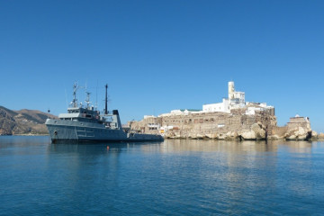 Buque auxiliar Mar Caribe en las proximidades del peñón de Alhucemas. Foto: Armada