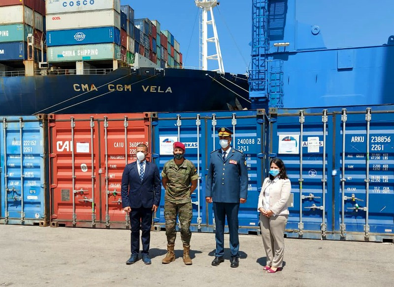 Llegada de los contenedores al puerto de Beirut. Foto: Ministerio de Defensa