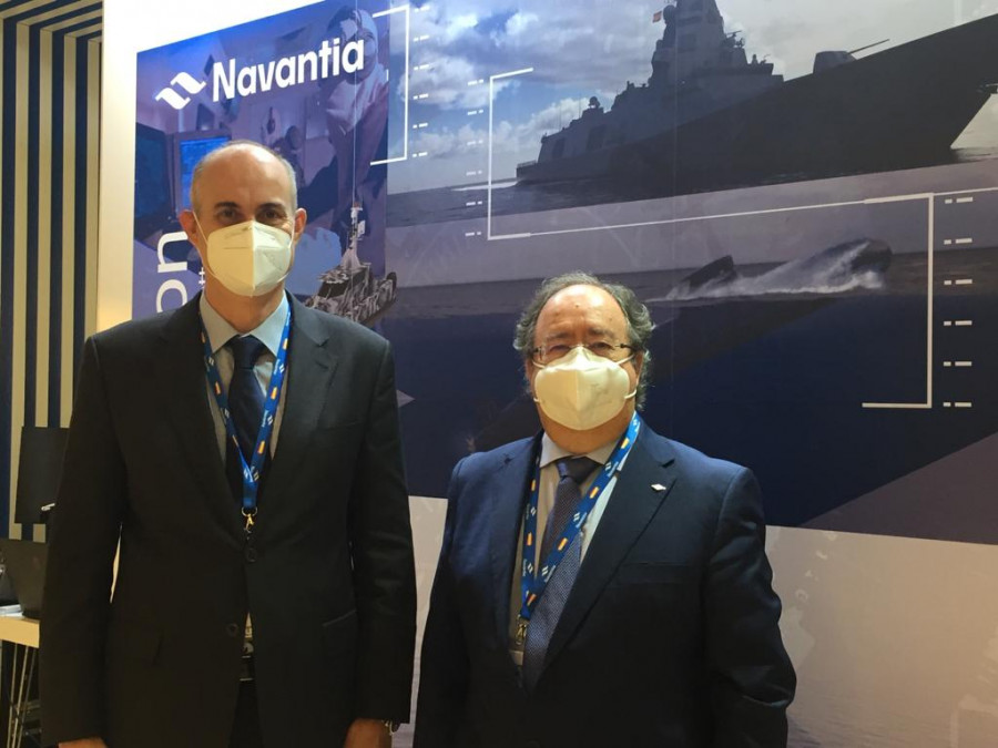 César López y Alfonso Cardona en el stand de Navantia en UNVEX 2021.