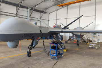 RPAS Predator en el hangar. Foto: B. CarrascoInfodefensa.com